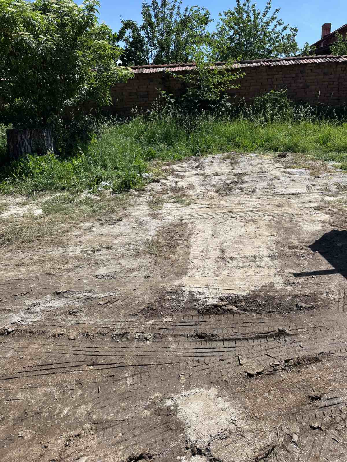Дренаж на къща в с. Чавдар 10 Дренаж на къща в с. Чавдар - изкоп около къщата и почистване на основите (10)