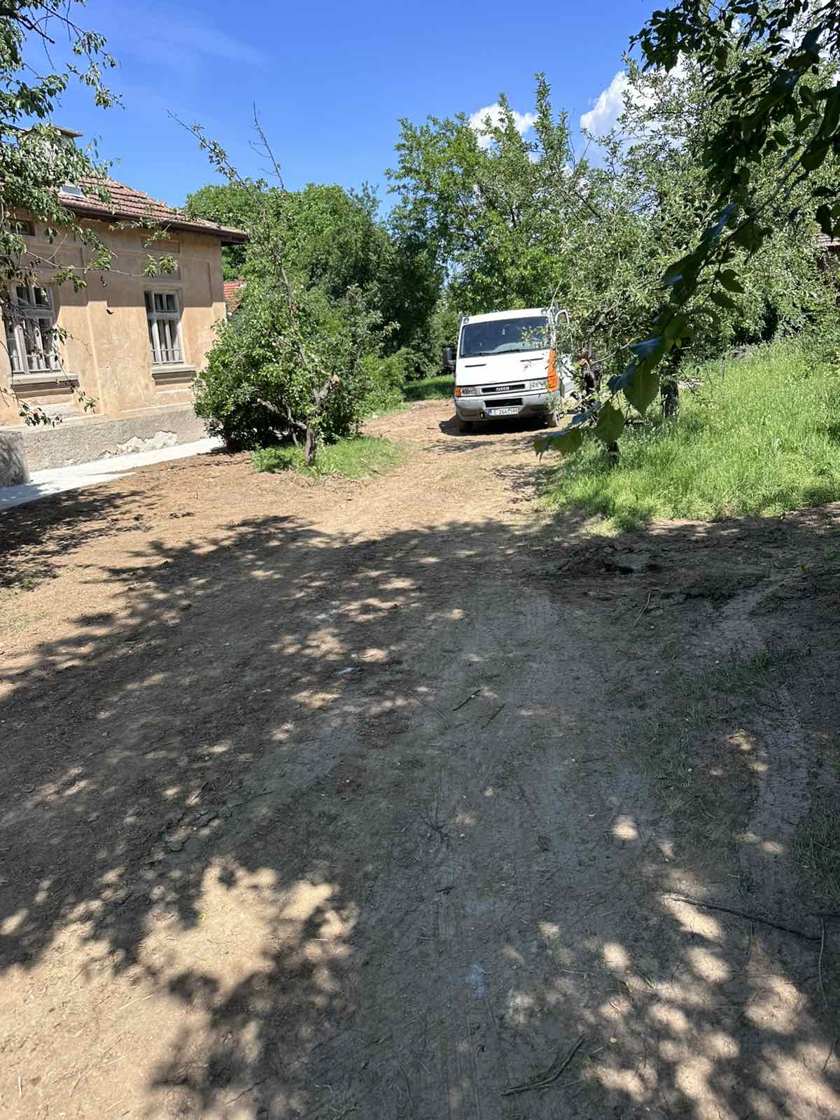 Дренаж на къща в с. Чавдар 18 Дренаж на къща в с. Чавдар - изкоп около къщата и почистване на основите (19)