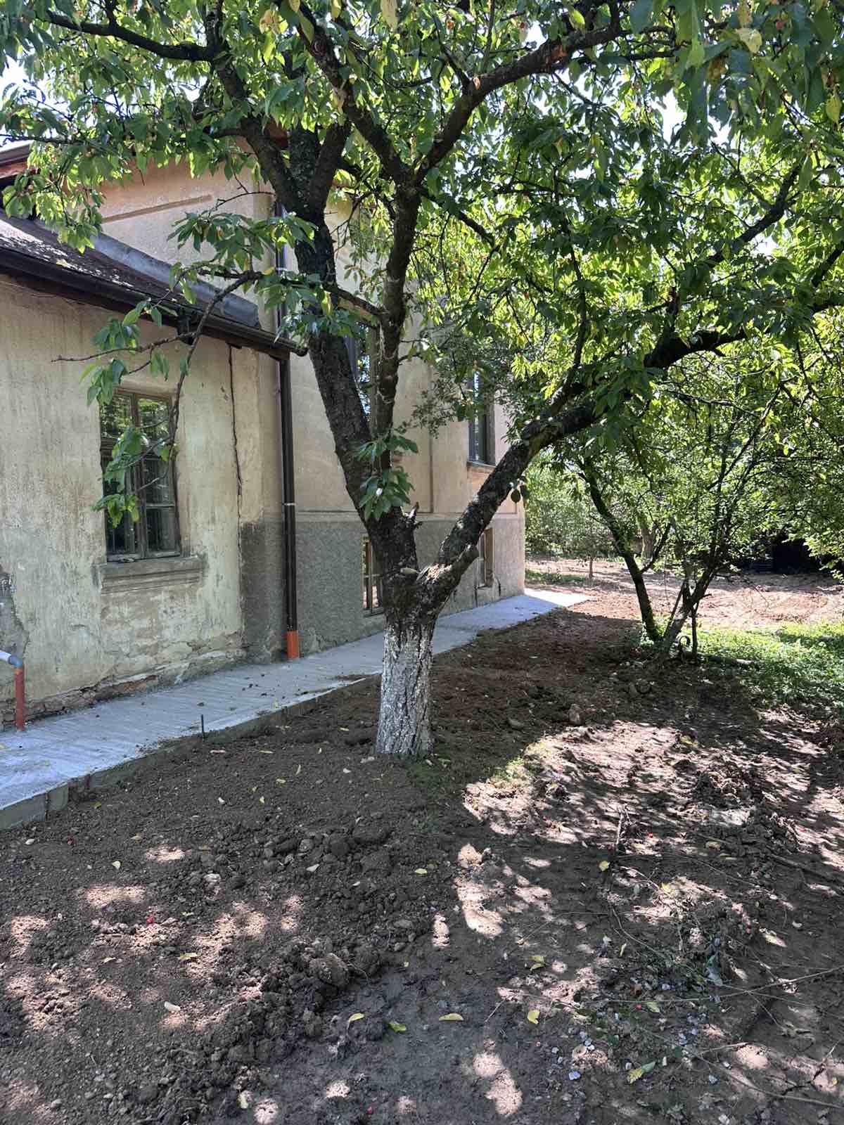 Дренаж на къща в с. Чавдар 20 Дренаж на къща в с. Чавдар - изкоп около къщата и почистване на основите (21)