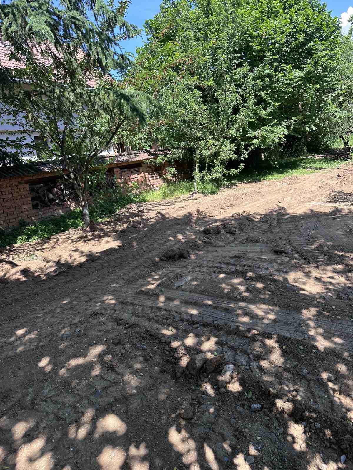 Дренаж на къща в с. Чавдар 21 Дренаж на къща в с. Чавдар - изкоп около къщата и почистване на основите (22)