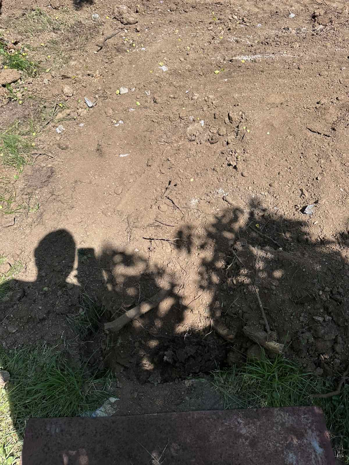 Дренаж на къща в с. Чавдар 23 Дренаж на къща в с. Чавдар - изкоп около къщата и почистване на основите (24)