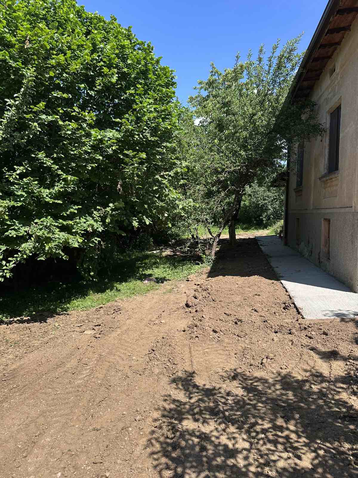 Дренаж на къща в с. Чавдар 25 Дренаж на къща в с. Чавдар - изкоп около къщата и почистване на основите (26)