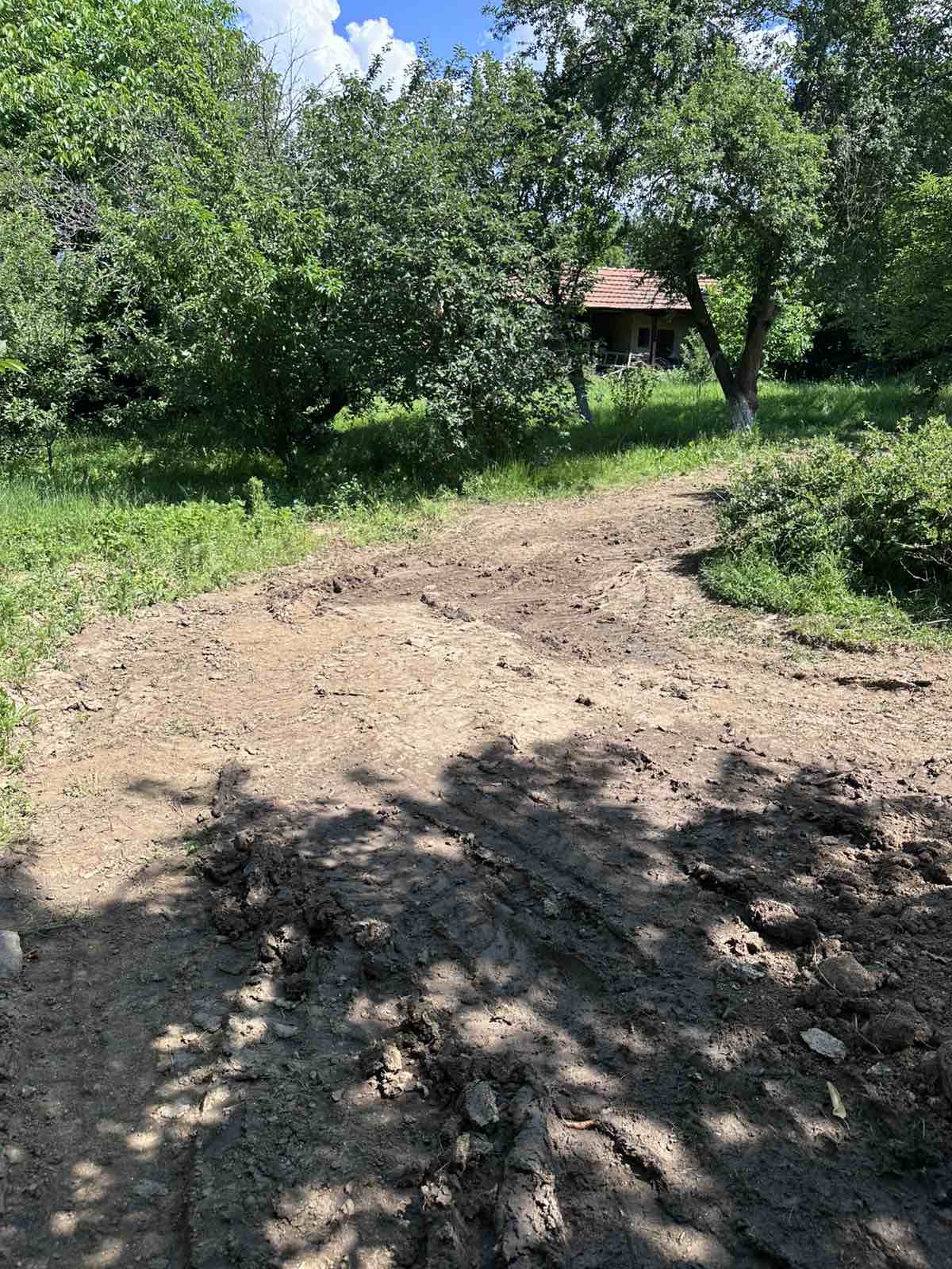 Дренаж на къща в с. Чавдар 31 Дренаж на къща в с. Чавдар - изкоп около къщата и почистване на основите (32)