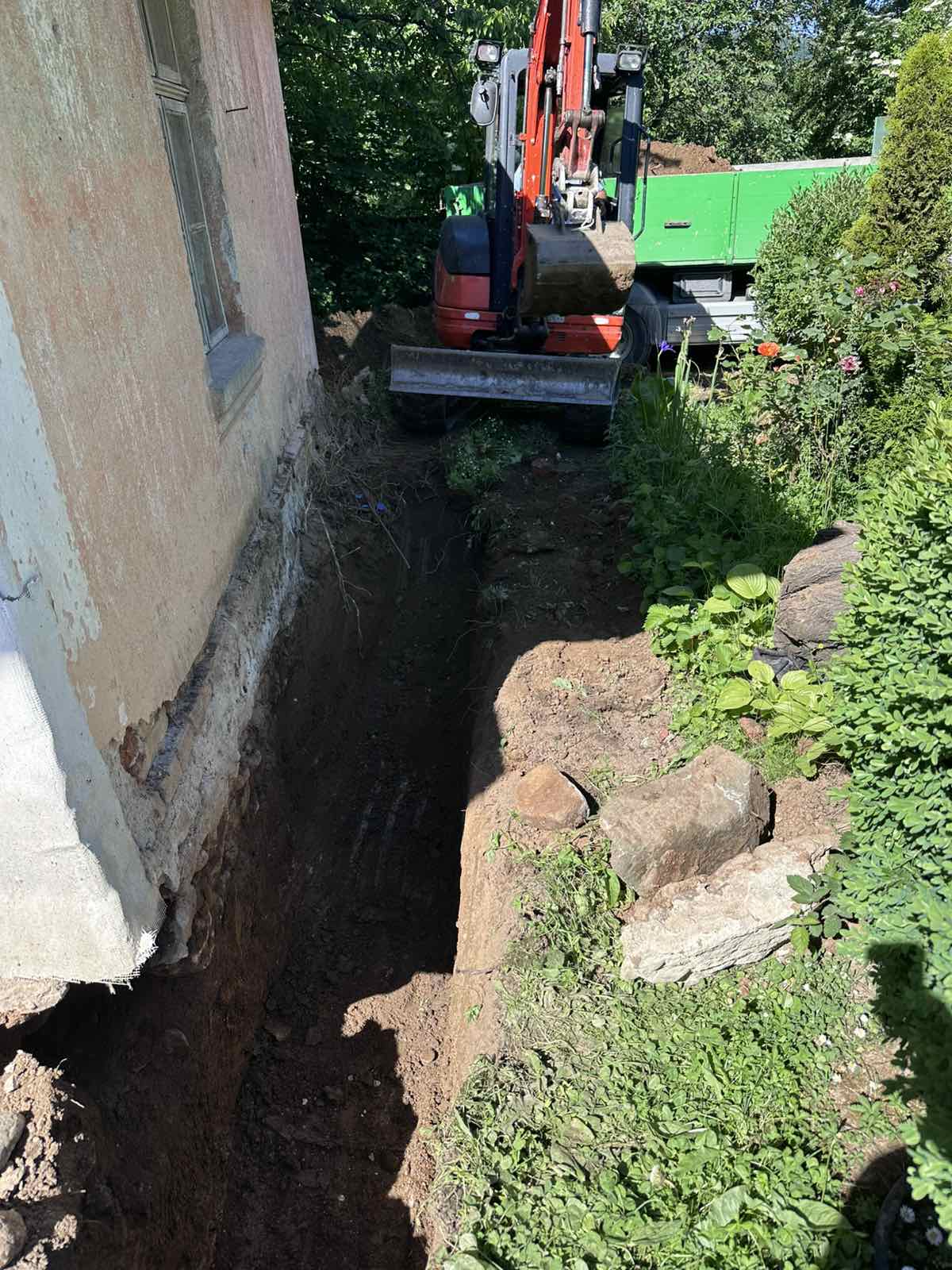 Дренаж на къща в с. Чавдар 43 Дренаж на къща в с. Чавдар - хидроизолация и подготовка за дренажа (44)