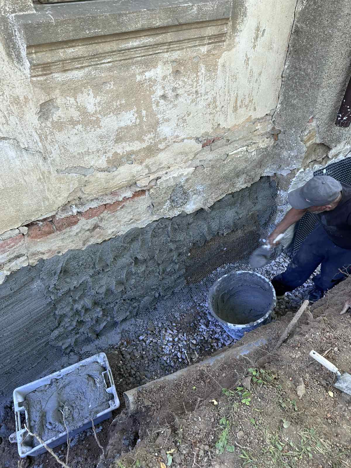 Дренаж на къща в с. Чавдар 47 Дренаж на къща в с. Чавдар - полагане на дренажна тръба, чакъл и геотекстил (48)